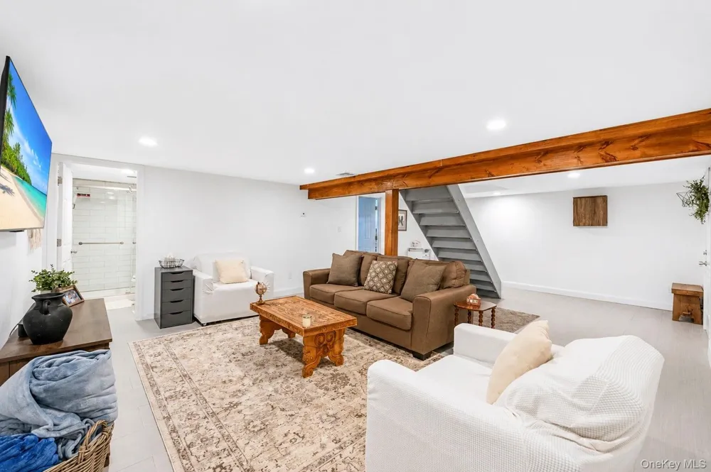 19 Hawthorne Road Rocky Point, NY 11778