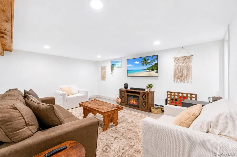 19 Hawthorne Road Rocky Point, NY 11778