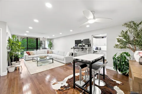 1 Bay Club Drive #3E