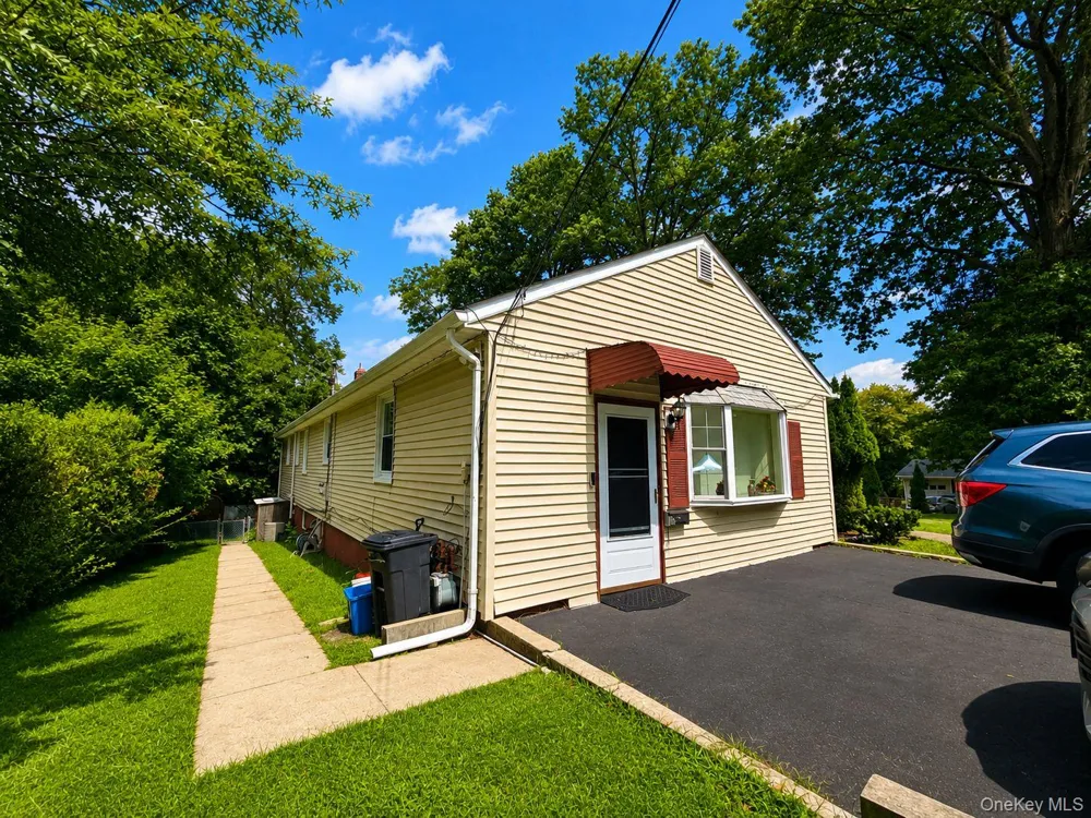 19 Stewart Place Spring Valley, NY 10977