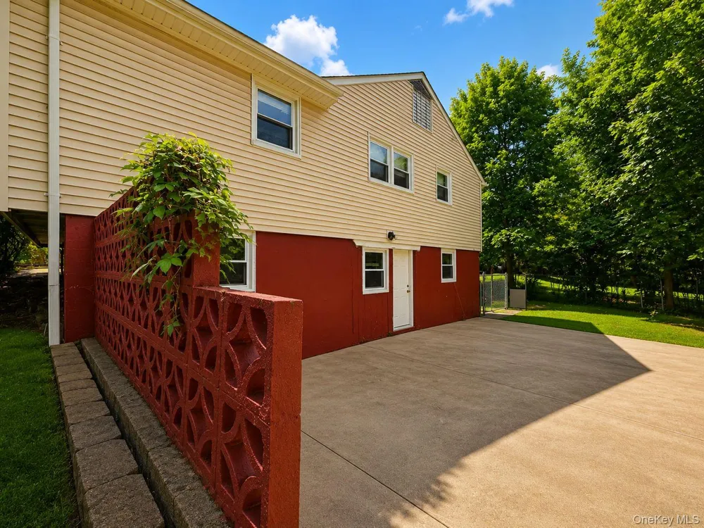 19 Stewart Place Spring Valley, NY 10977