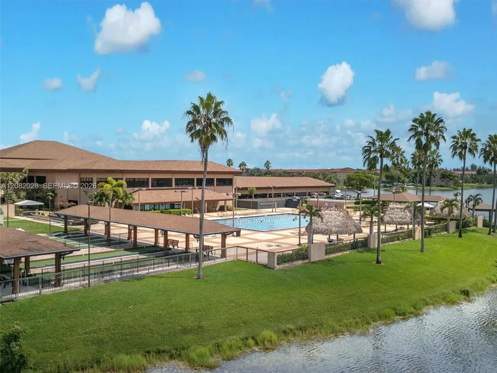 1401 SW 128th Ter #304H Pembroke Pines, FL 33027