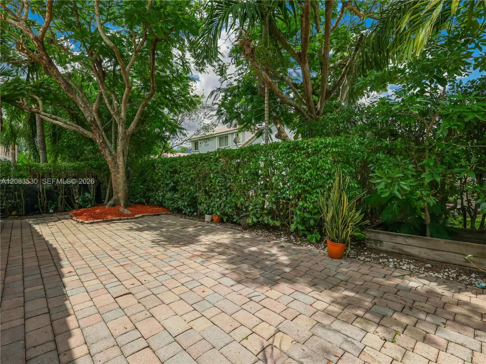 1509 Canary Island Dr Weston, FL 33327