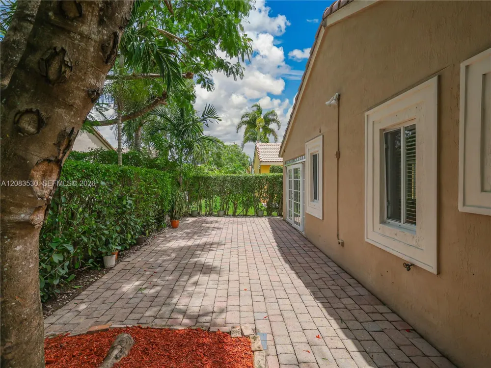 1509 Canary Island Dr Weston, FL 33327