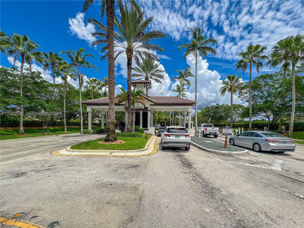 1509 Canary Island Dr Weston, FL 33327