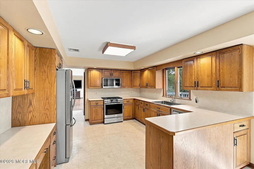 11 Castle Drive Middletown, NJ 07748