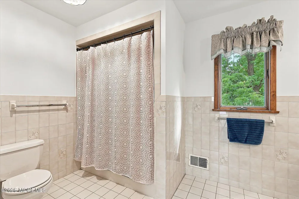 11 Castle Drive Middletown, NJ 07748