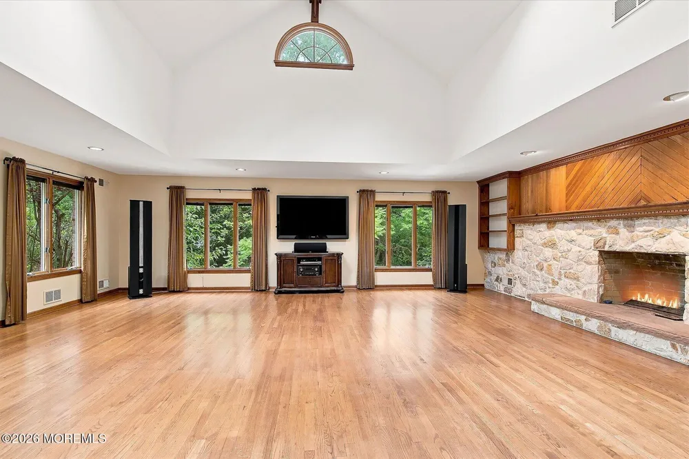 11 Castle Drive Middletown, NJ 07748