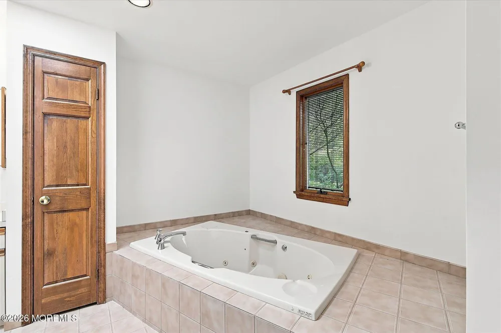 11 Castle Drive Middletown, NJ 07748