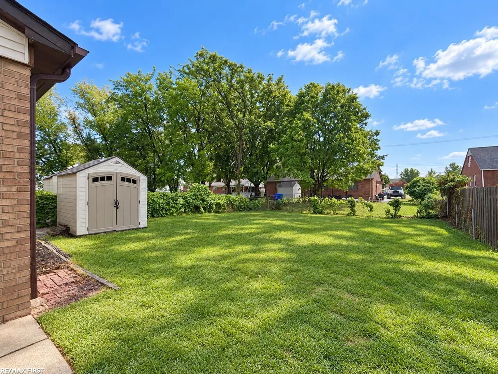 31660 Fraser Drive Fraser City, MI 48026