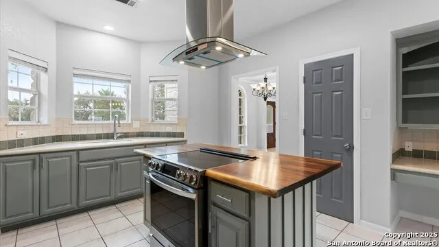 279 Pin Oak New Braunfels, TX 78132