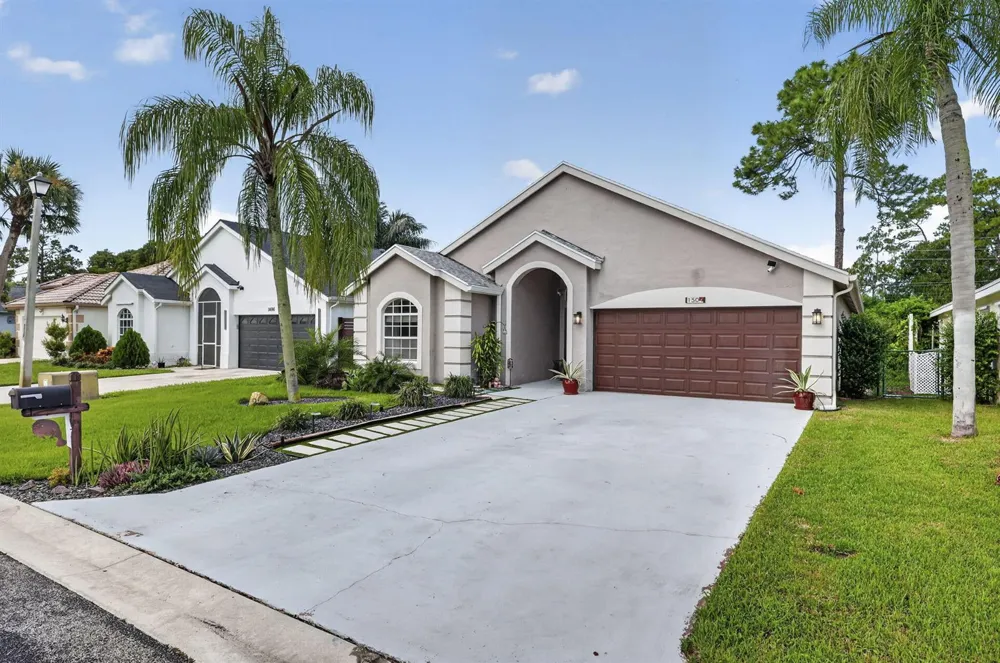 1504 LAKE BREEZE DRIVE Wellington, FL 33414