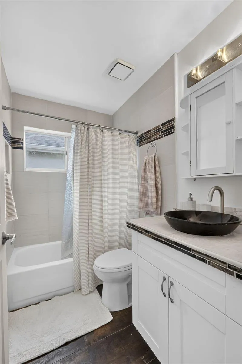 1504 LAKE BREEZE DRIVE Wellington, FL 33414