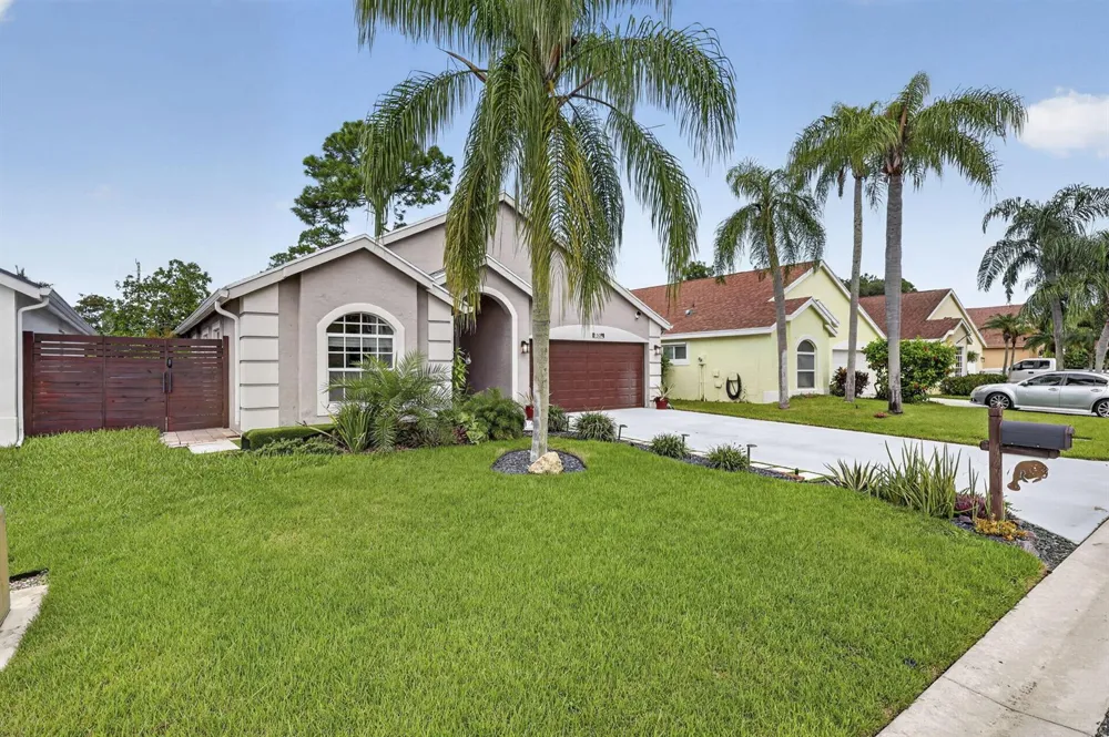 1504 LAKE BREEZE DRIVE Wellington, FL 33414