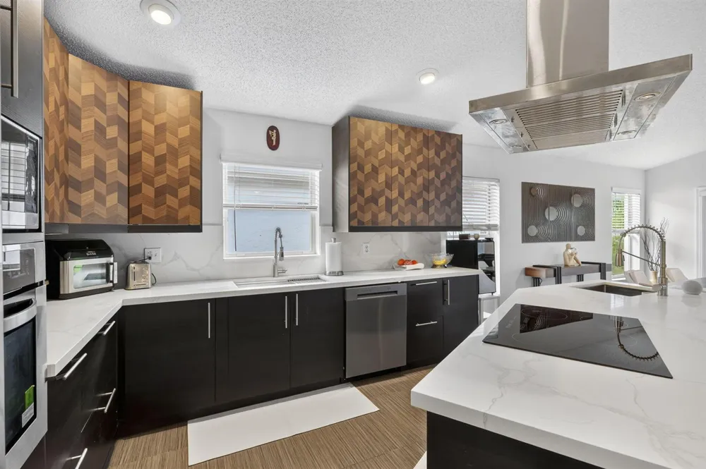 1504 LAKE BREEZE DRIVE Wellington, FL 33414