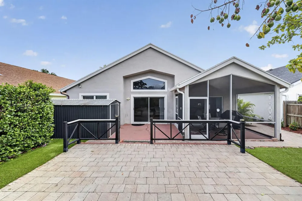 1504 LAKE BREEZE DRIVE Wellington, FL 33414