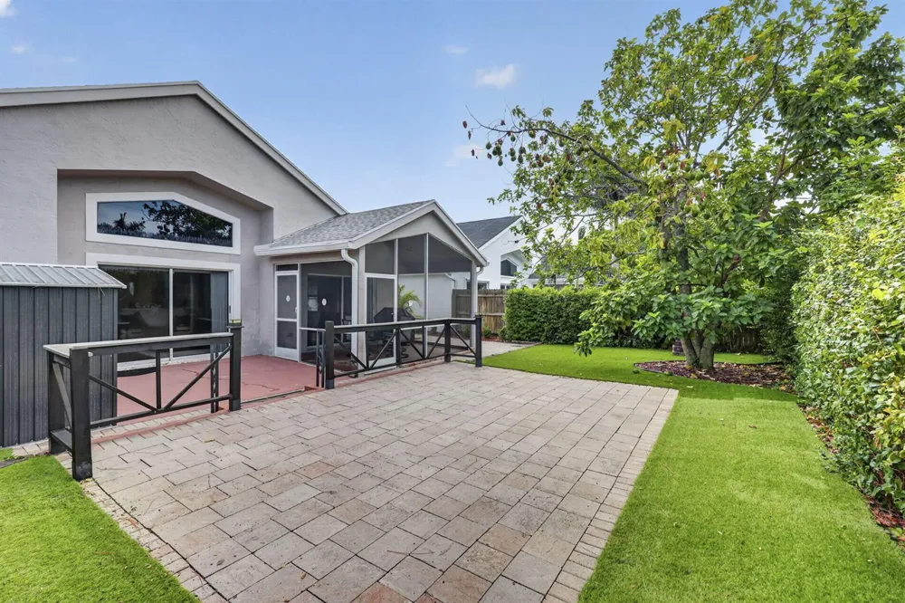 1504 LAKE BREEZE DRIVE Wellington, FL 33414