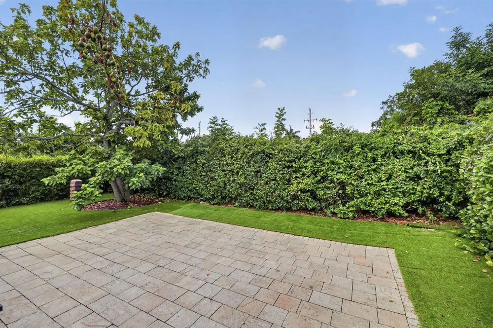 1504 LAKE BREEZE DRIVE Wellington, FL 33414