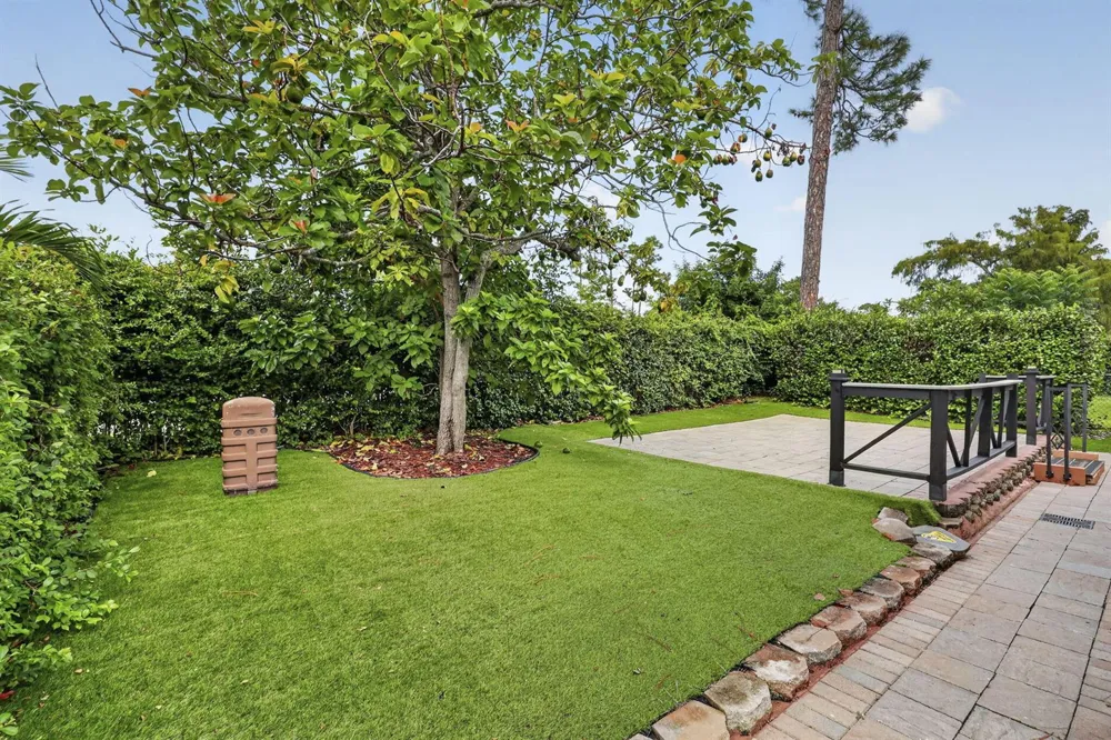 1504 LAKE BREEZE DRIVE Wellington, FL 33414