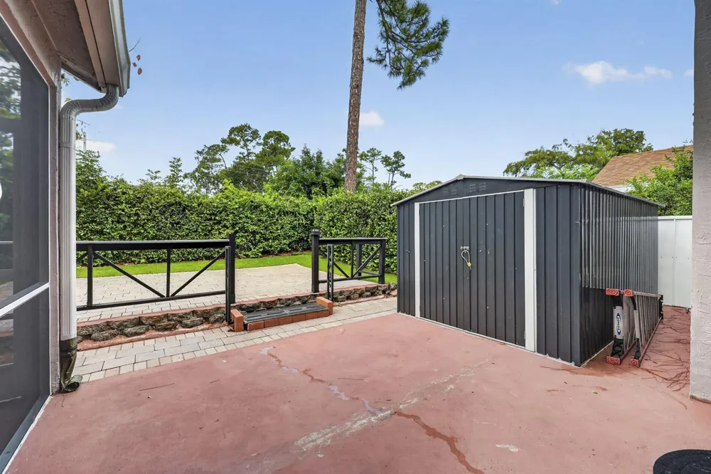1504 LAKE BREEZE DRIVE Wellington, FL 33414