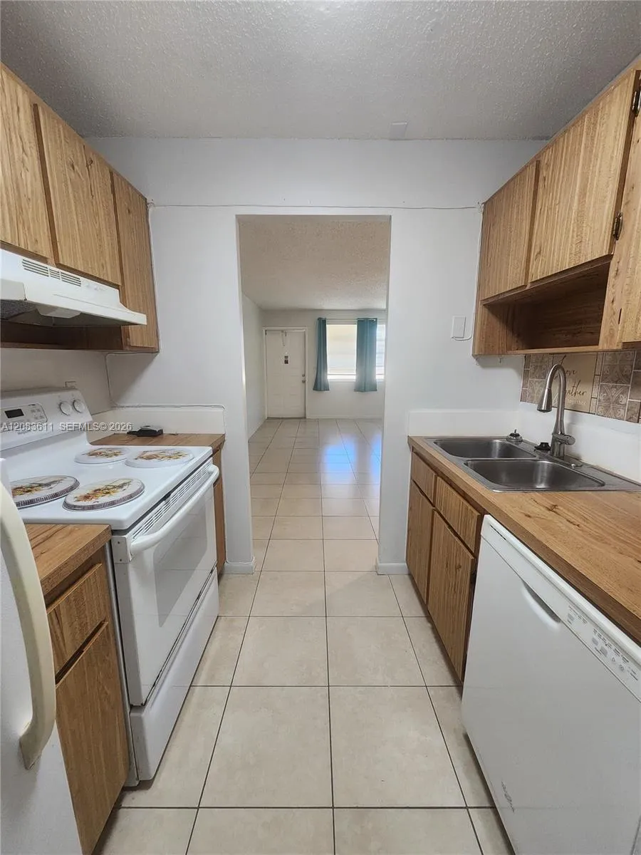 10004 Twin Lakes Dr #36-F Coral Springs, FL 33071