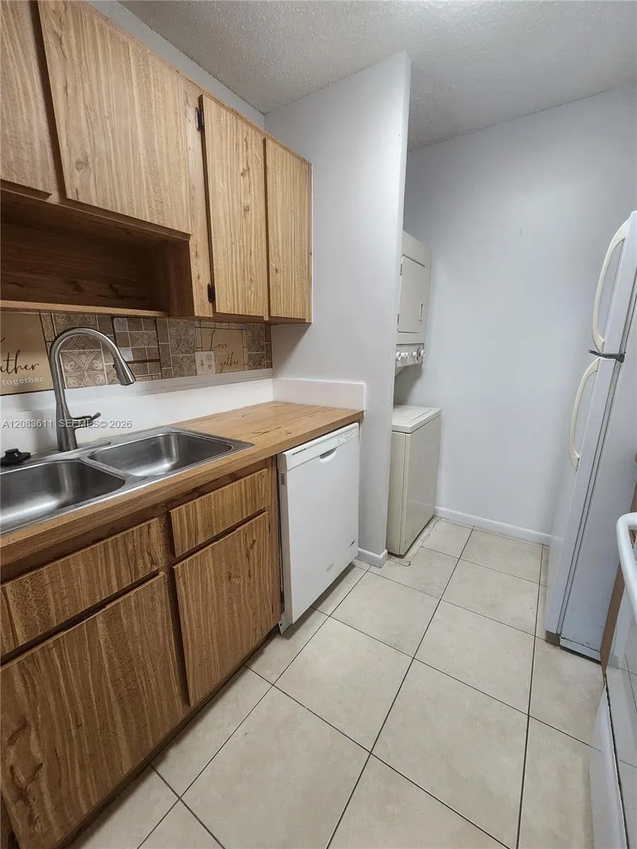 10004 Twin Lakes Dr #36-F Coral Springs, FL 33071