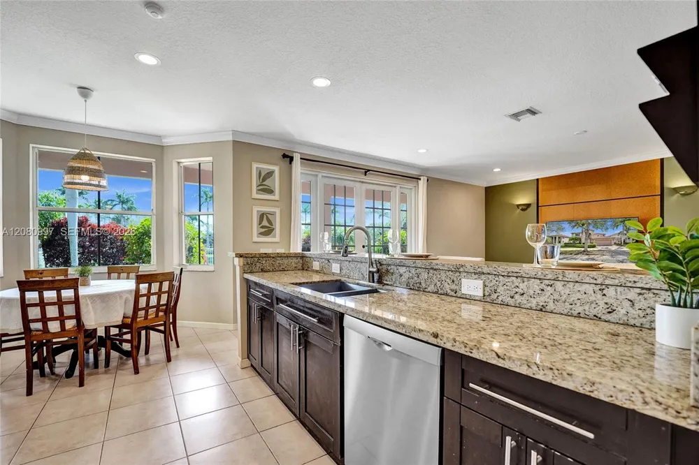 3892 Falcon Ridge Cir Weston, FL 33331