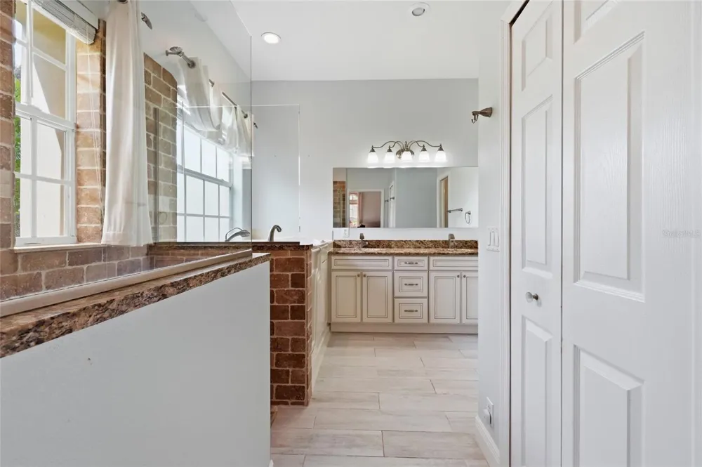 4703 4TH AVENUE DRIVE E Bradenton, FL 34208