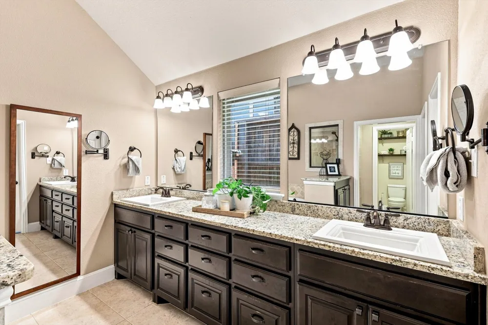 1516 Presley Way Lantana, TX 76226