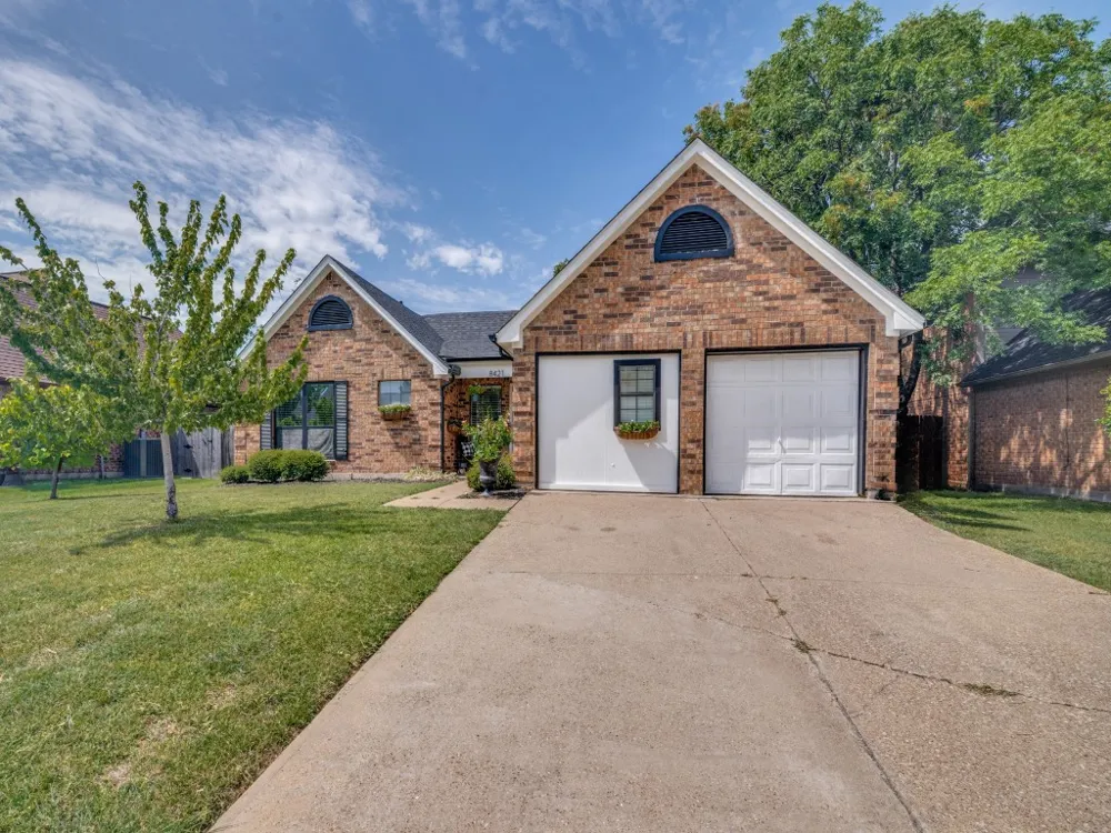8421 Liberty Lane Rowlett, TX 75089