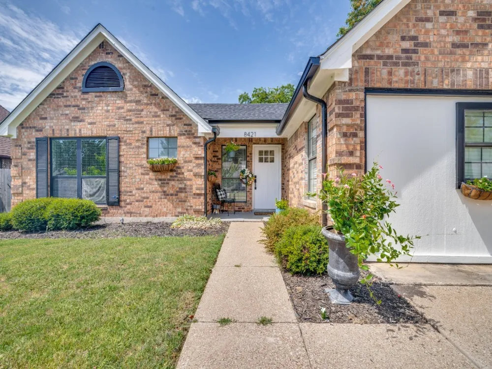 8421 Liberty Lane Rowlett, TX 75089
