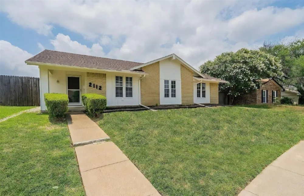 2112 Cedarcrest Drive Carrollton, TX 75007