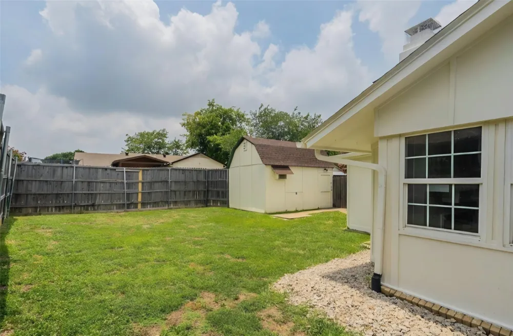 2112 Cedarcrest Drive Carrollton, TX 75007