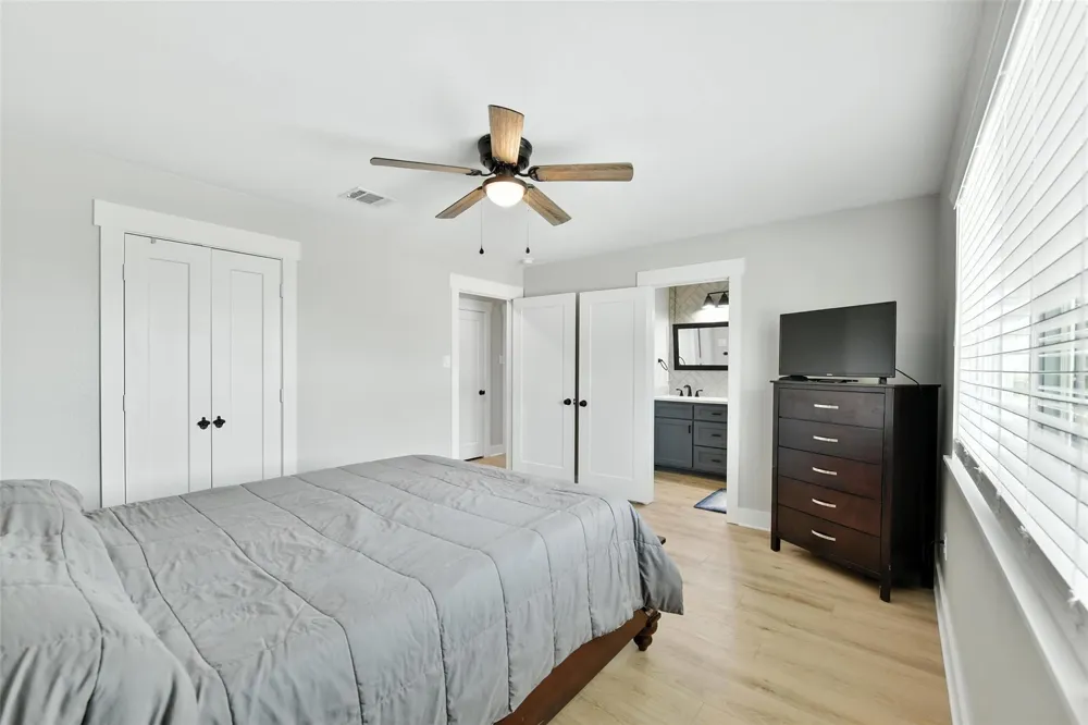 1127 Redfish Street Bayou Vista, TX 77563