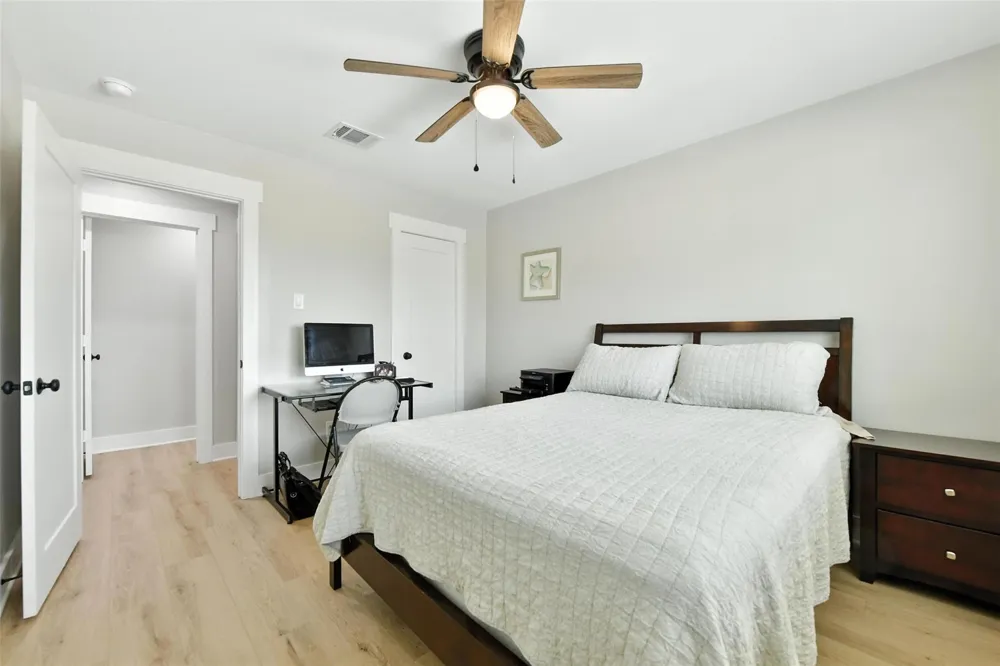 1127 Redfish Street Bayou Vista, TX 77563