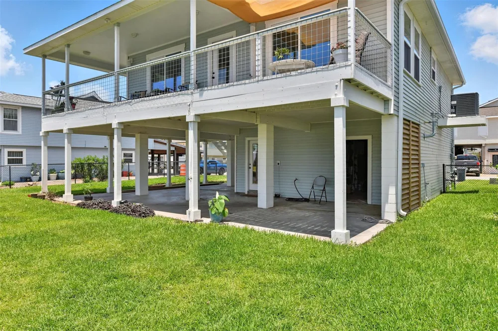 1127 Redfish Street Bayou Vista, TX 77563