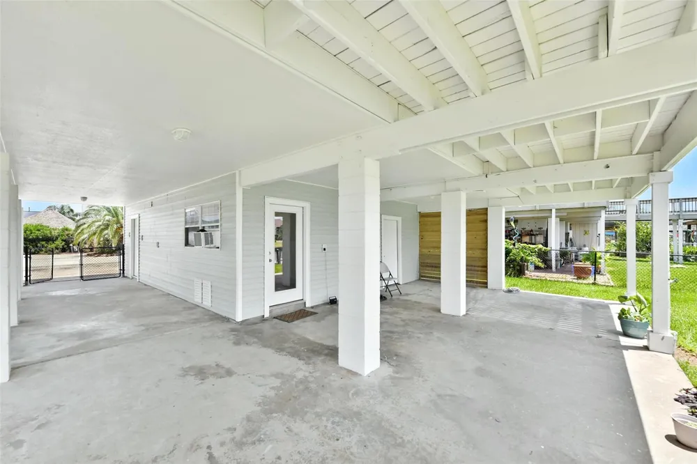 1127 Redfish Street Bayou Vista, TX 77563