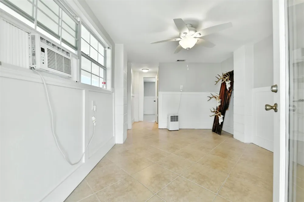 1127 Redfish Street Bayou Vista, TX 77563
