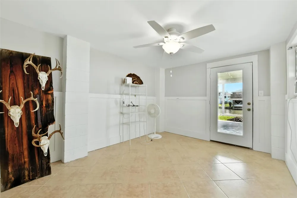 1127 Redfish Street Bayou Vista, TX 77563