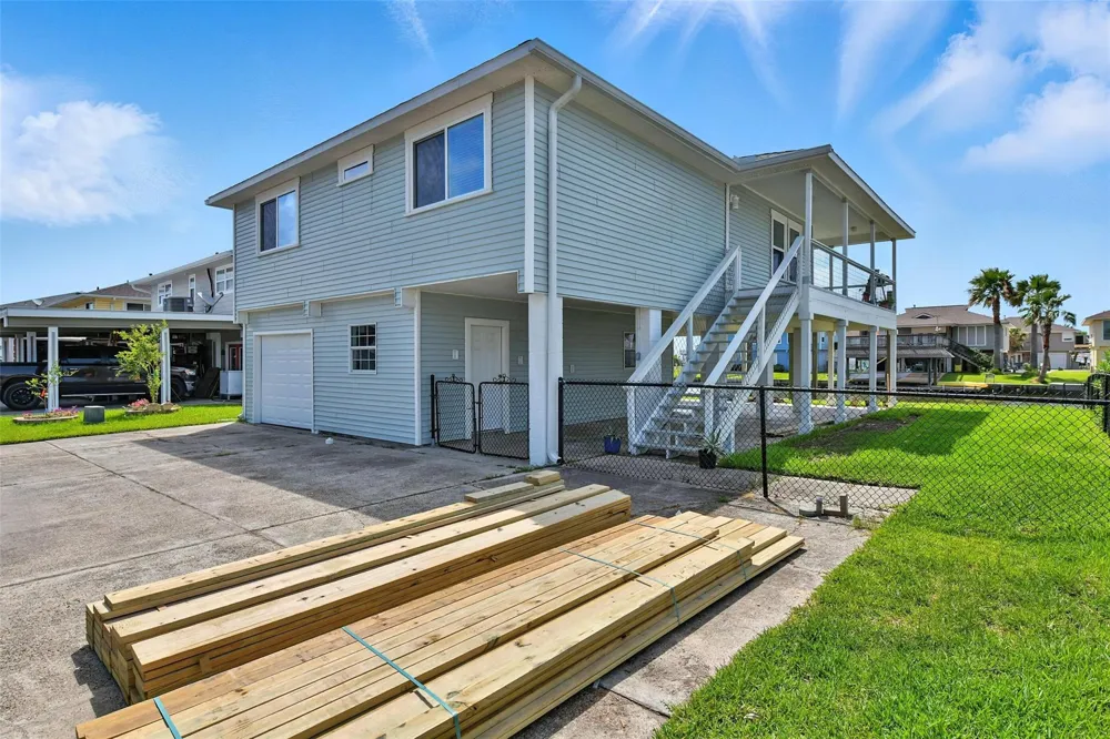 1127 Redfish Street Bayou Vista, TX 77563