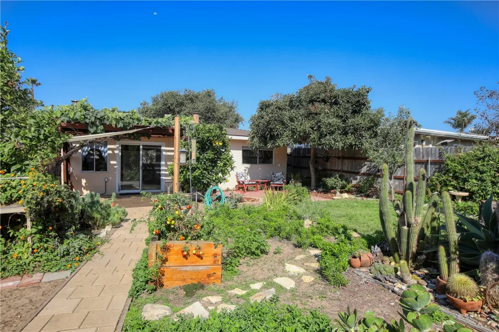 1327 17th Oceano, CA 93445