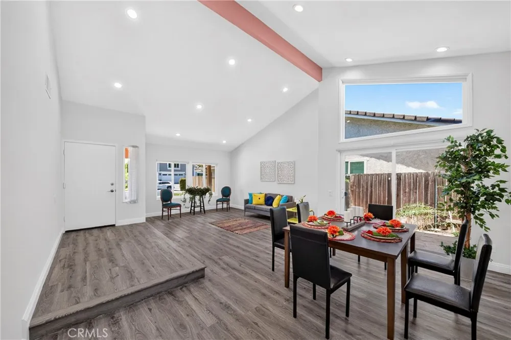 404 Continental Ct Newbury Park, CA 91320