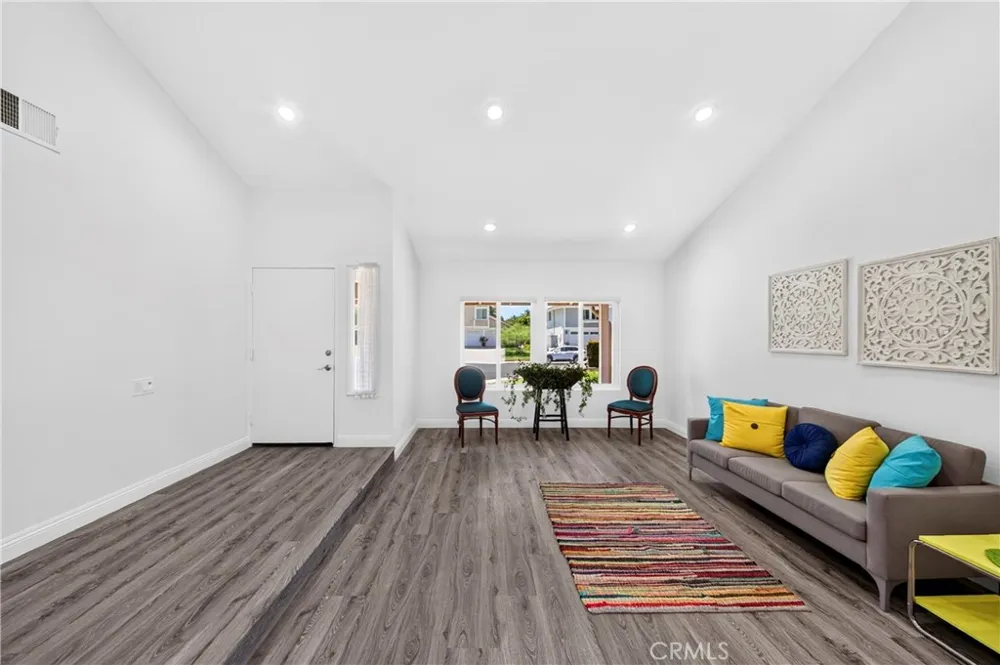 404 Continental Ct Newbury Park, CA 91320