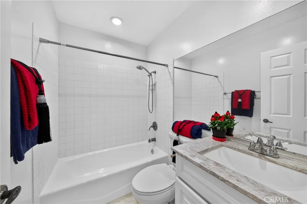 404 Continental Ct Newbury Park, CA 91320