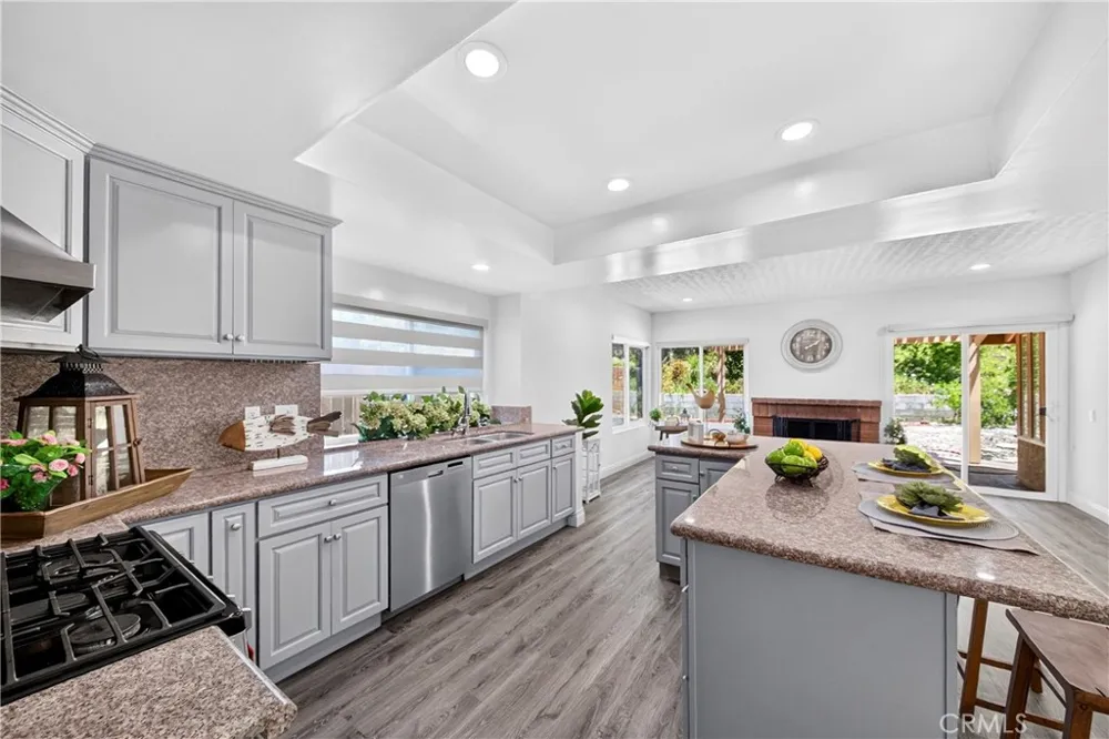 404 Continental Ct Newbury Park, CA 91320
