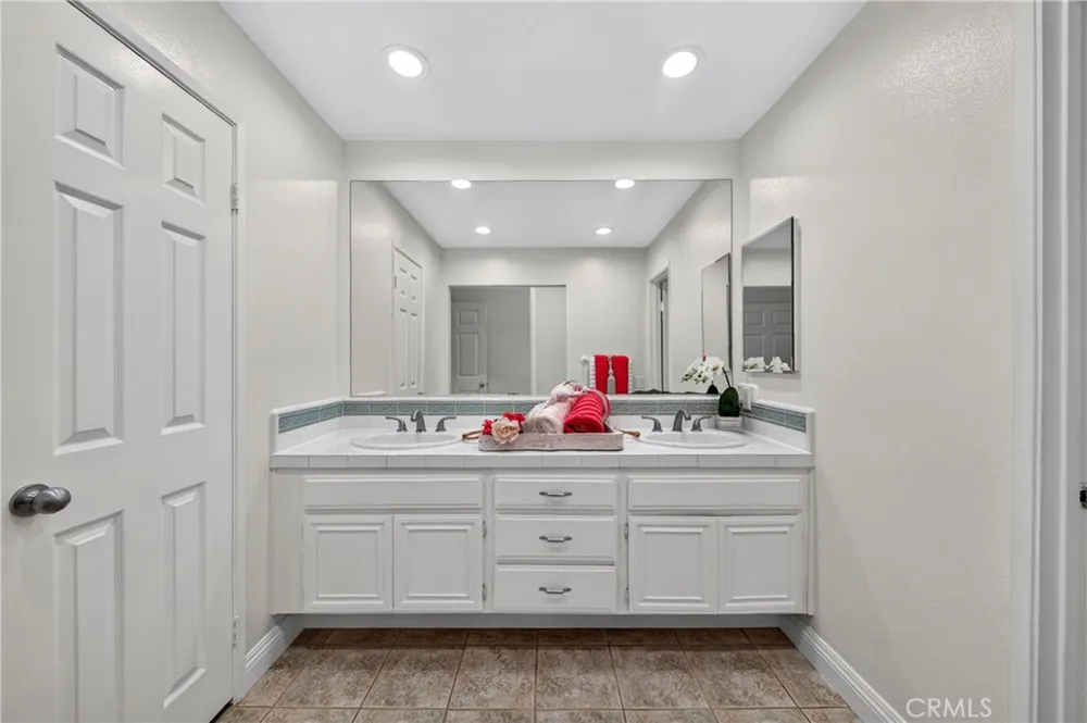 404 Continental Ct Newbury Park, CA 91320