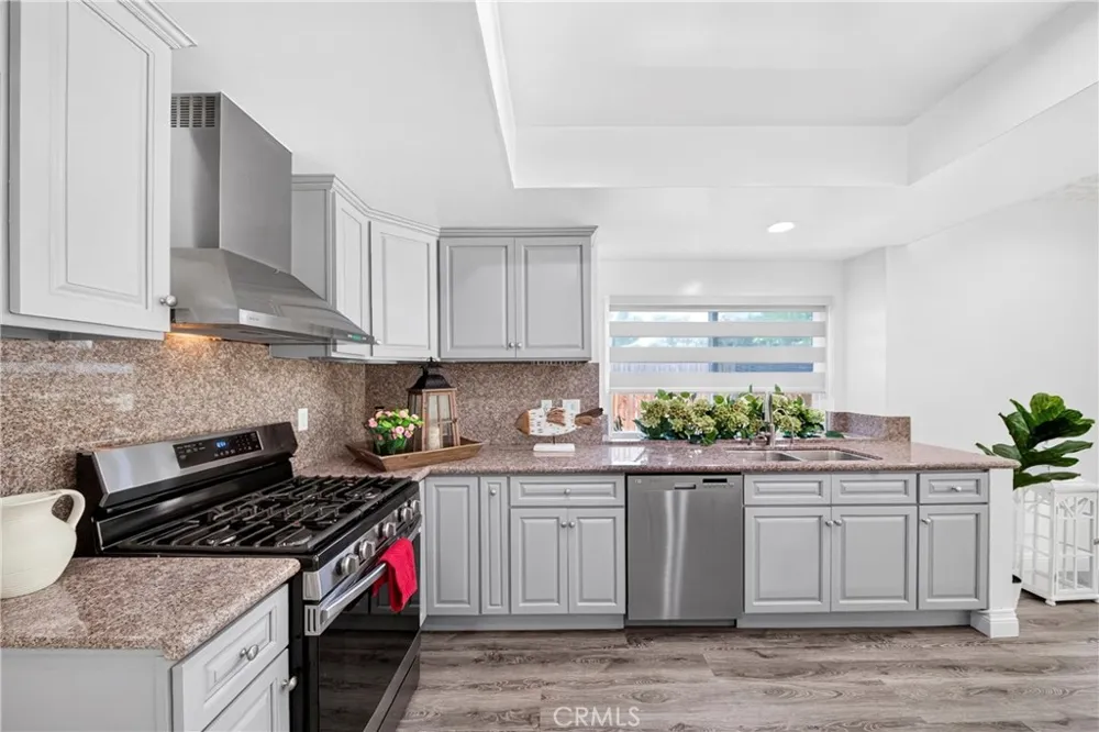 404 Continental Ct Newbury Park, CA 91320