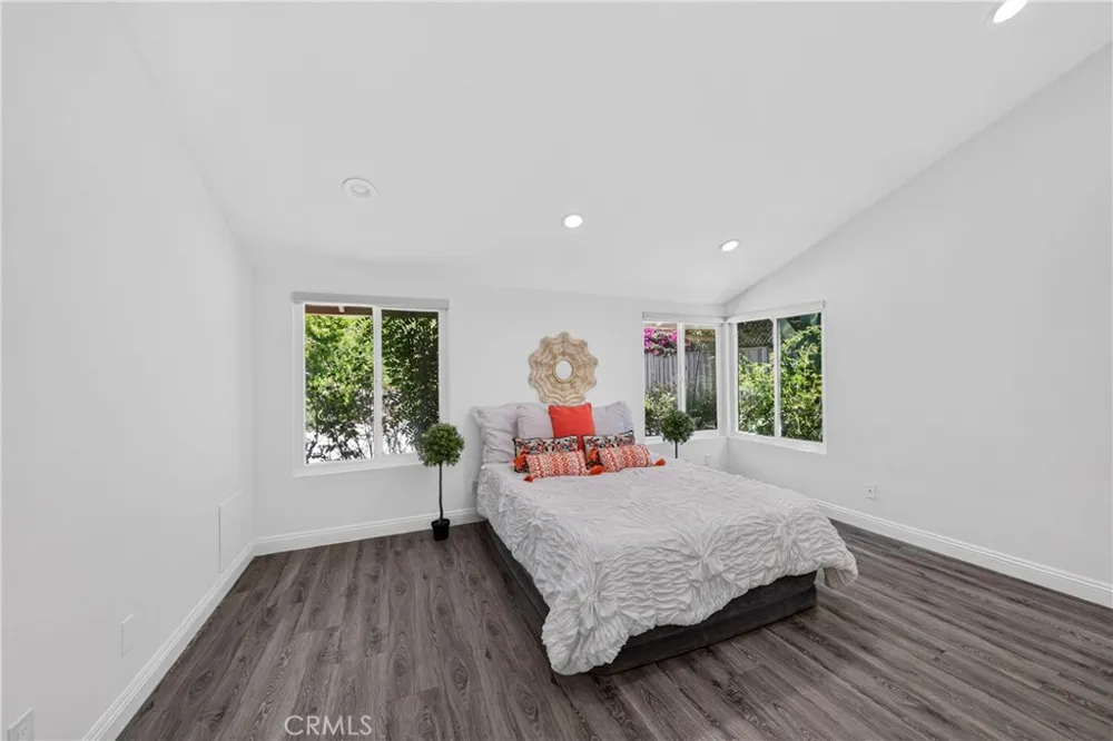 404 Continental Ct Newbury Park, CA 91320