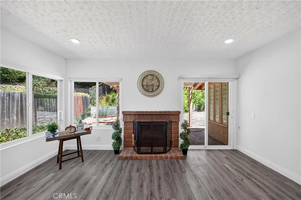 404 Continental Ct Newbury Park, CA 91320