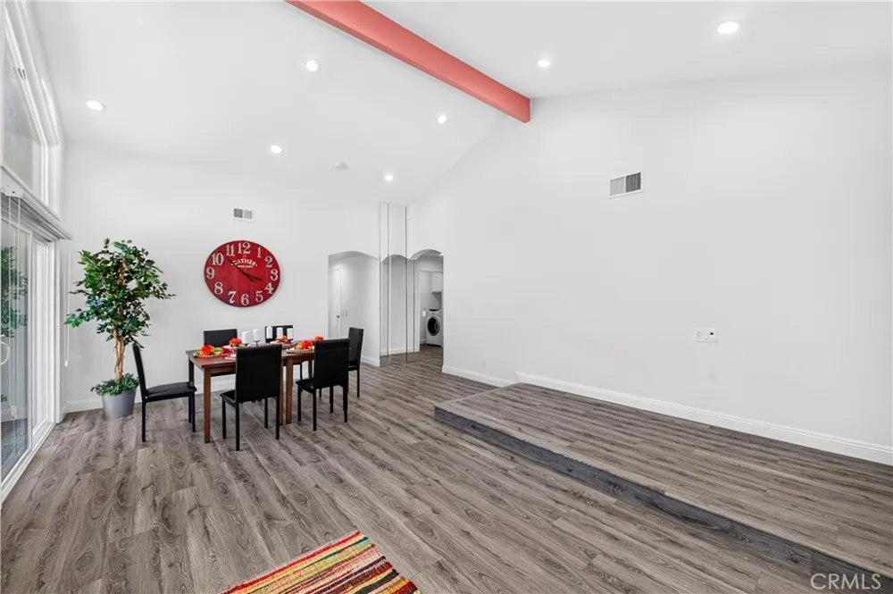 404 Continental Ct Newbury Park, CA 91320